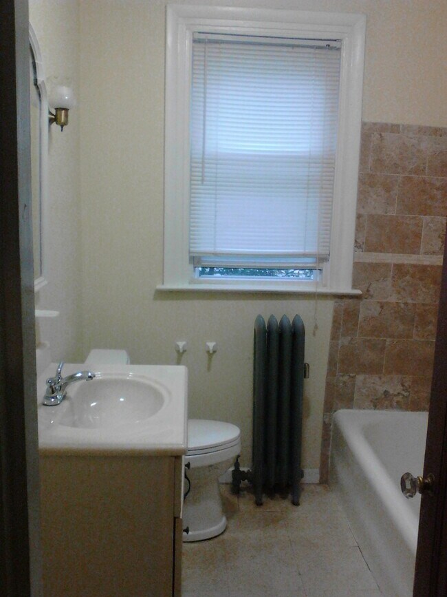 Baño - 425 Fountain St