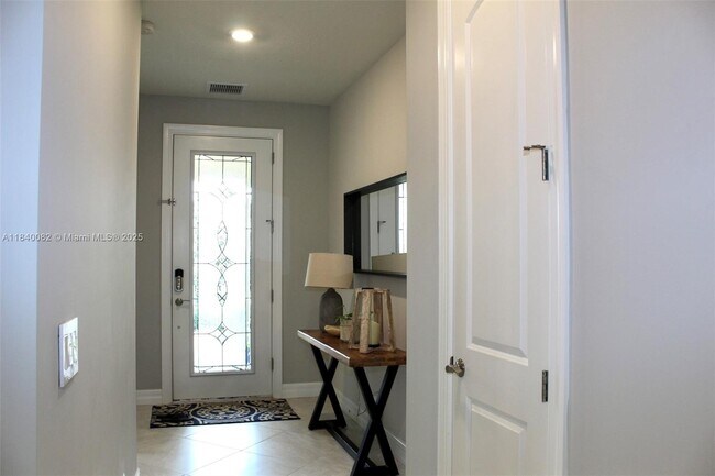 Building Photo - 620 SE Monet Dr