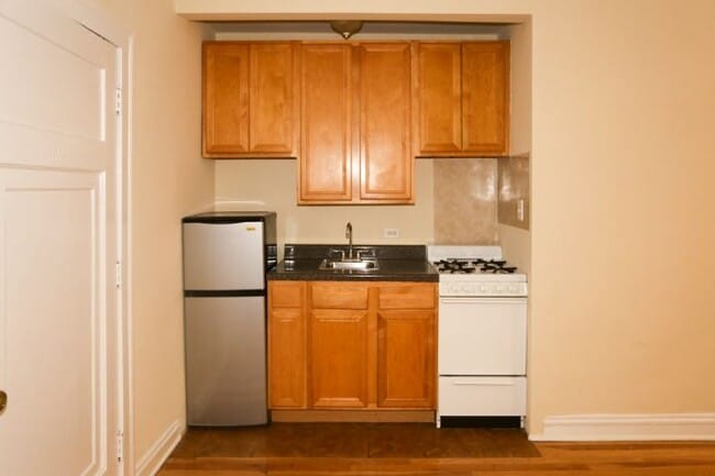 Building Photo - 4549 N Damen