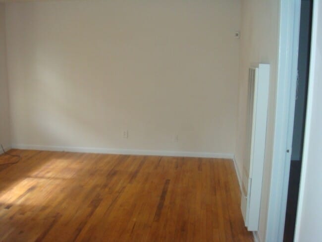 Building Photo - 985 Greenwood Ave NE