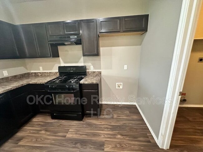 Building Photo - 1933 Autumn Way