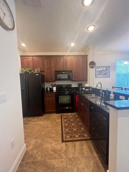 Building Photo - 45 Riverview Bend S