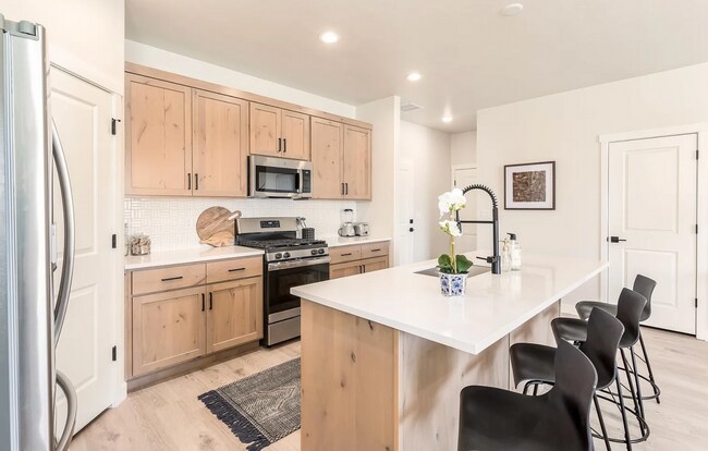 Foto del edificio - Fully Furnished 3 Bed/2.5 Bath in American...