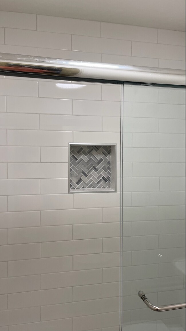 upgraded new full bath - 8219 Mulberry Pl