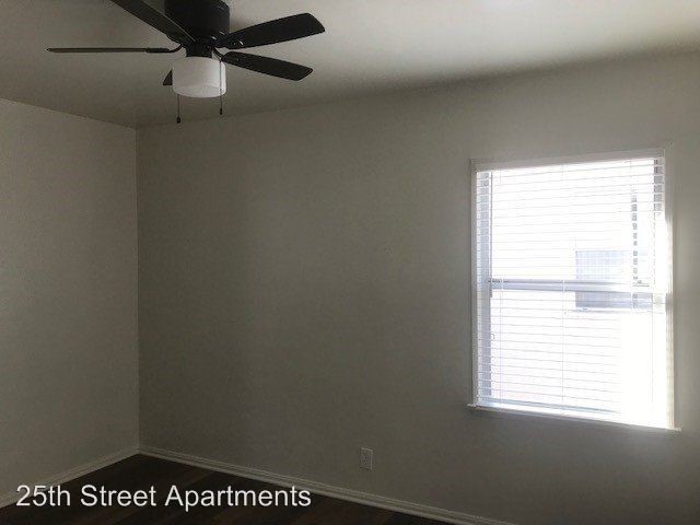 Foto del edificio - 823-831 W 25th St