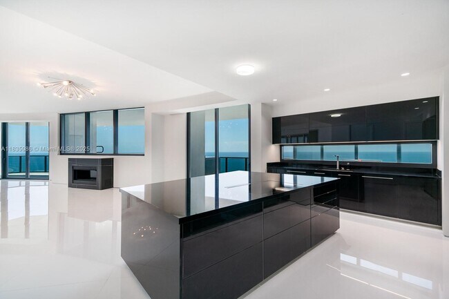 Foto del edificio - 18555 Collins Ave