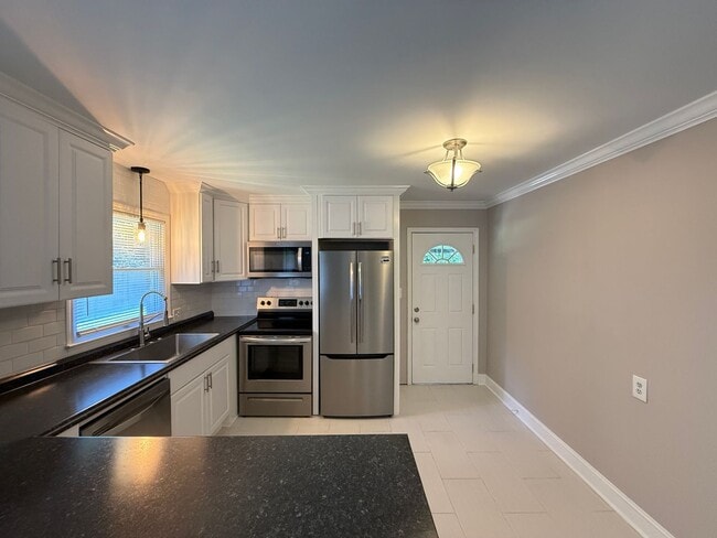 Building Photo - 2700 Charlwood Dr