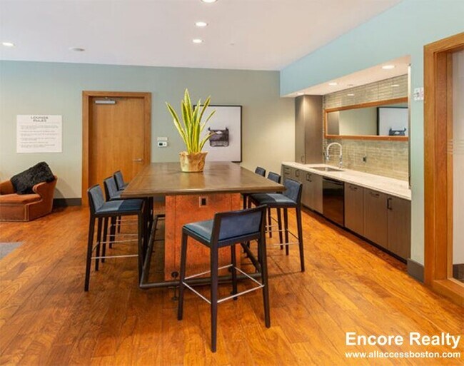 Foto del edificio - 161 South Hungtinton Ave. Unit 102