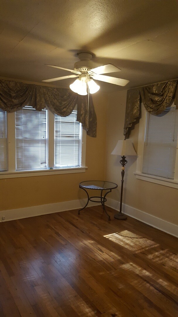 Foto del edificio - UNM - NOB HILL 2 Bedroom HOUSE 1  Bath PARKING