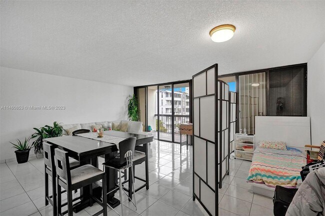 Building Photo - 9300 Bay Harbor Ter