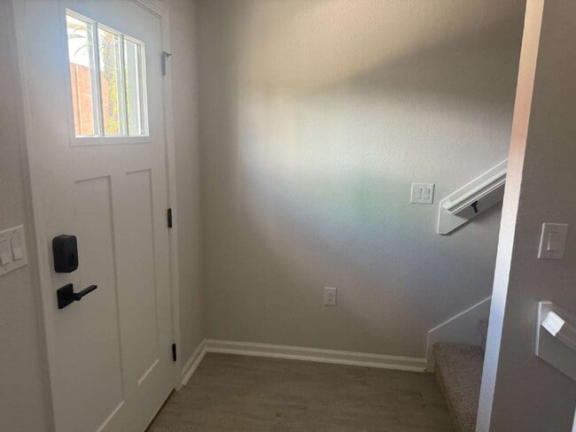 Foto del edificio - Modern 2-Bedroom Townhome with Garage Park...