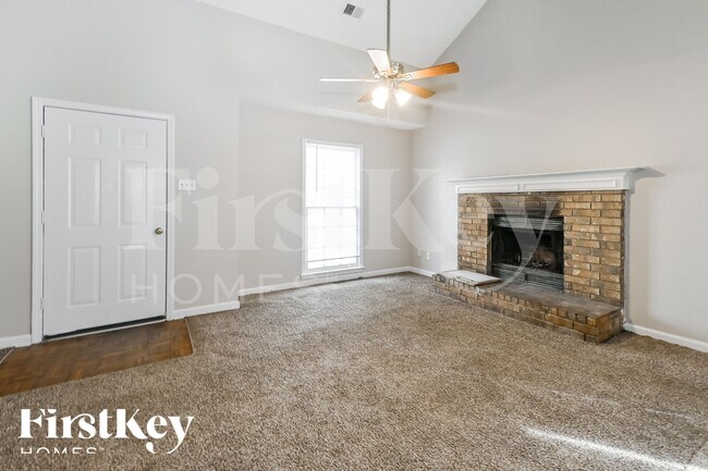 Foto del edificio - 5855 Plum Valley Dr