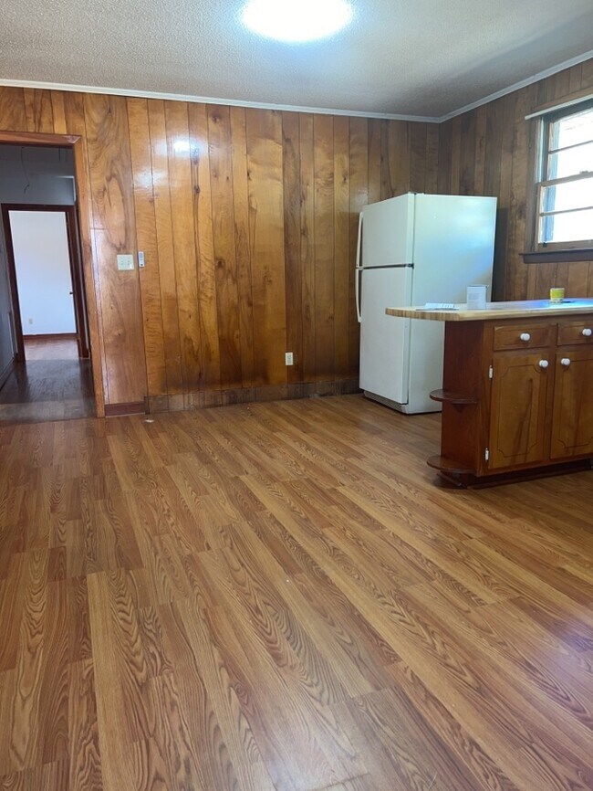 Foto del edificio - 10 State Rd S-23-802