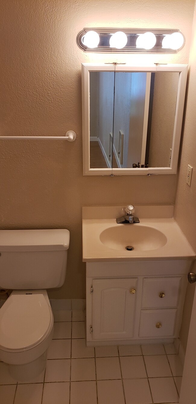 Building Photo - All Single Story Apartment Community