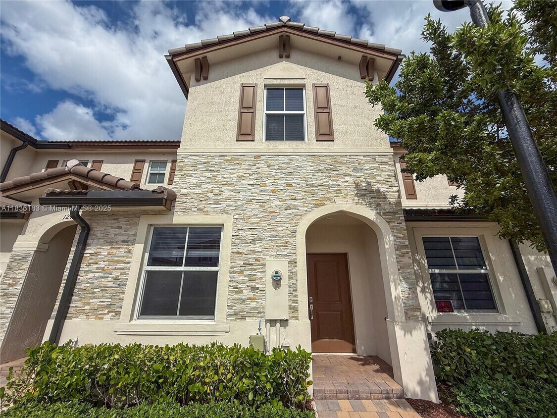 Foto principal - 12440 NW 23rd Ct