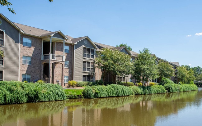 Building Photo - The Lakes Apartments