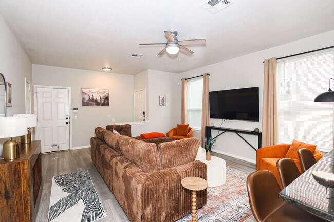 Building Photo - 2418 Allred Dr