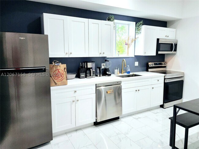 Foto del edificio - 1860 NW 24th Ct