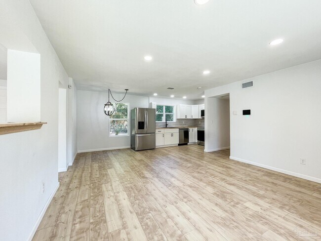 Building Photo - 4410 Deauville Way
