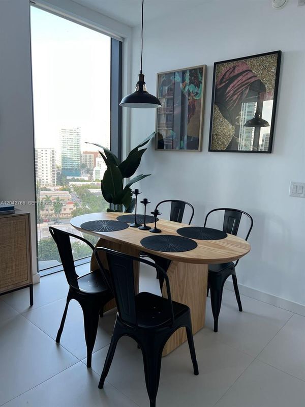 Foto del edificio - 501 NE 31st St