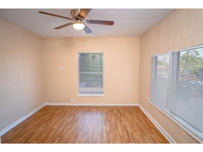 Building Photo - Happy and Convenient Home Near Downtown