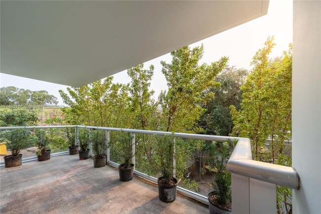Foto del edificio - 720 NE 62nd St