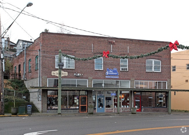 Building Photo - 834 Bay St