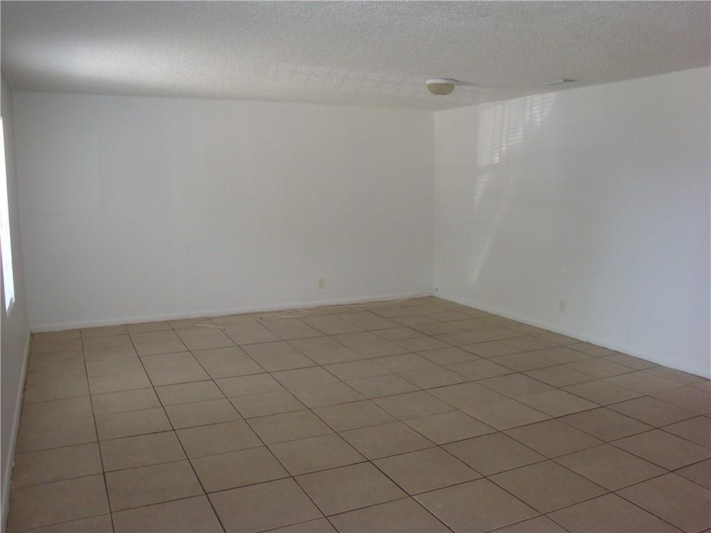 Building Photo - 1633 W 28th St