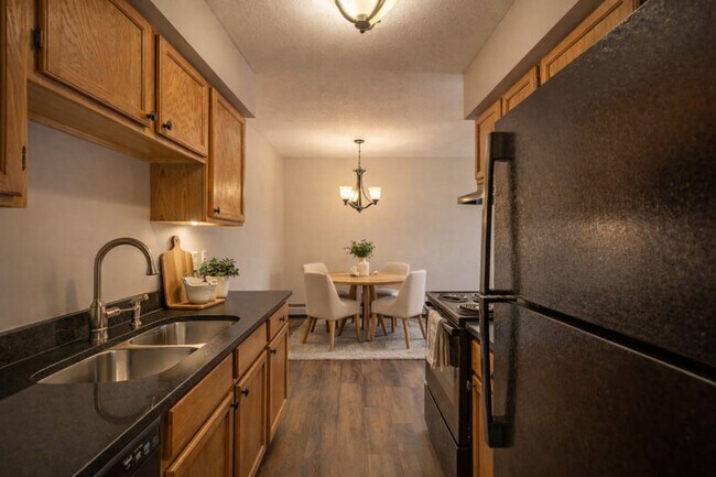 Cocina y comedor decorados - Northumberland Apartments