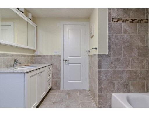 Foto del edificio - 185 Essex St