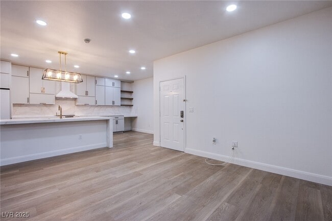 Foto del edificio - 7255 W Sunset Rd