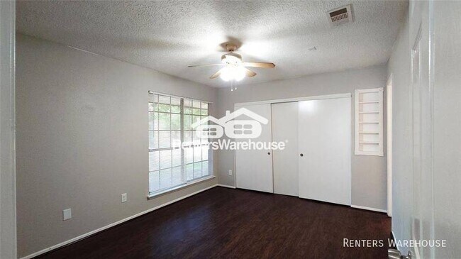 Building Photo - Updated 3 bedroom 2 bath home is ready for...