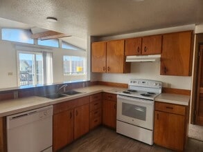 Building Photo - 513 Justice Dr