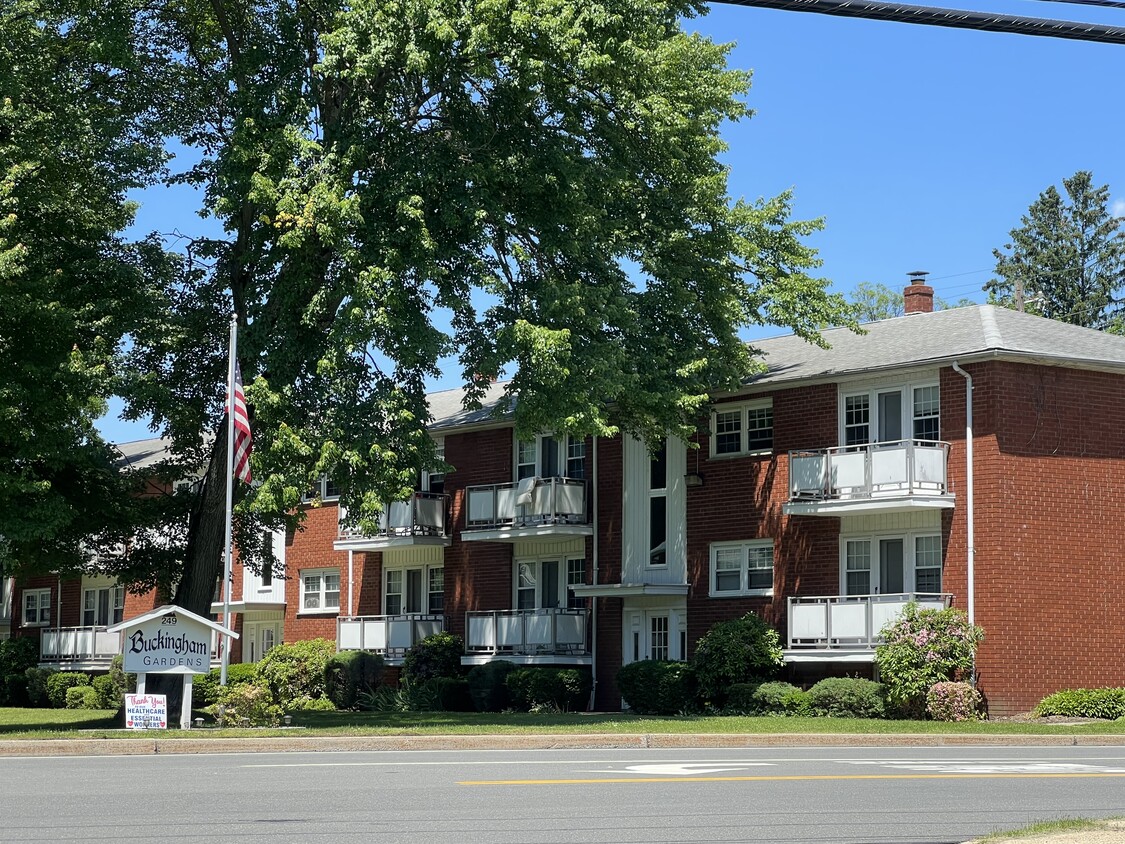 2BR Balcony All New - 78 Hunt Ave