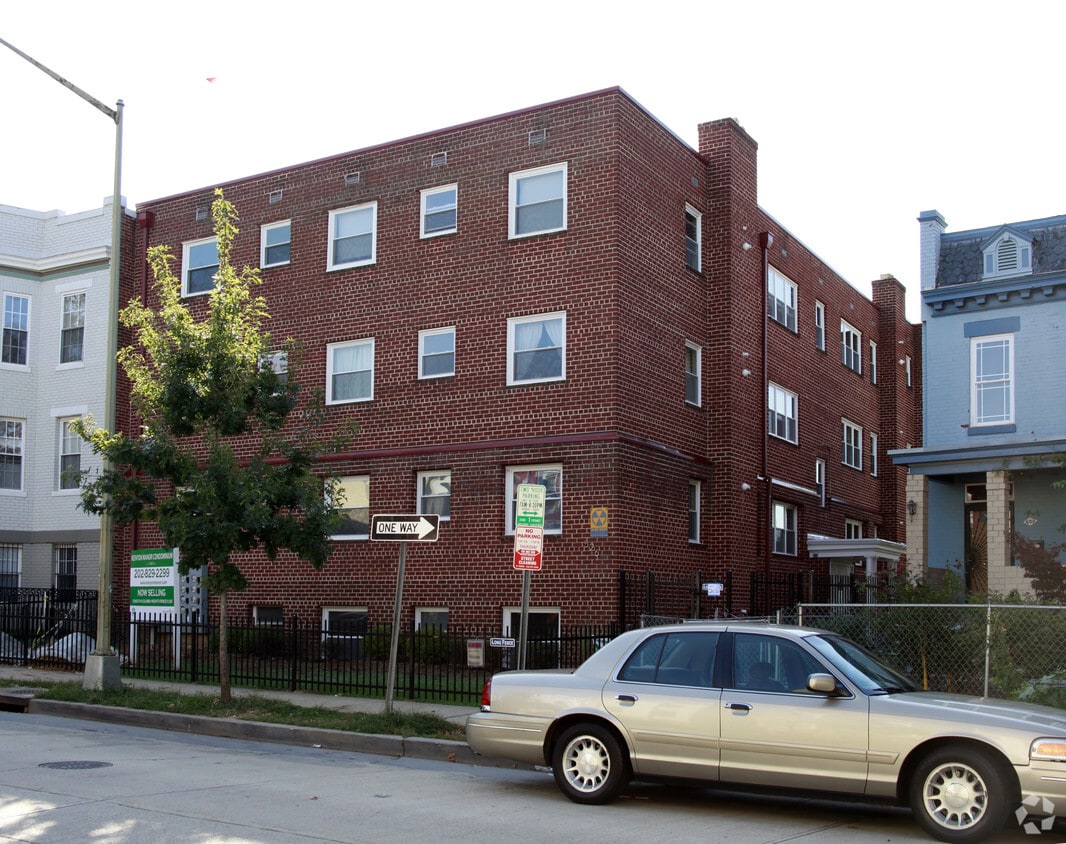Primary Photo - 526 Kenyon St NW