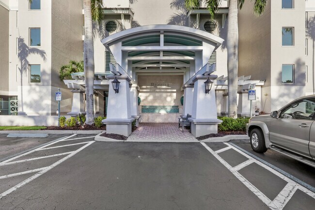 Foto del edificio - 420 Cove Tower Dr