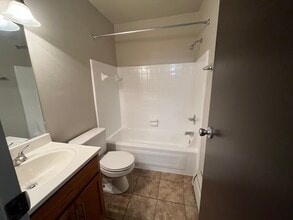 Bathroom - Richmond Hills Apartments