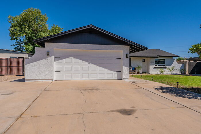 Primary Photo - Gorgeous Remodeled Home in Central Gilbert