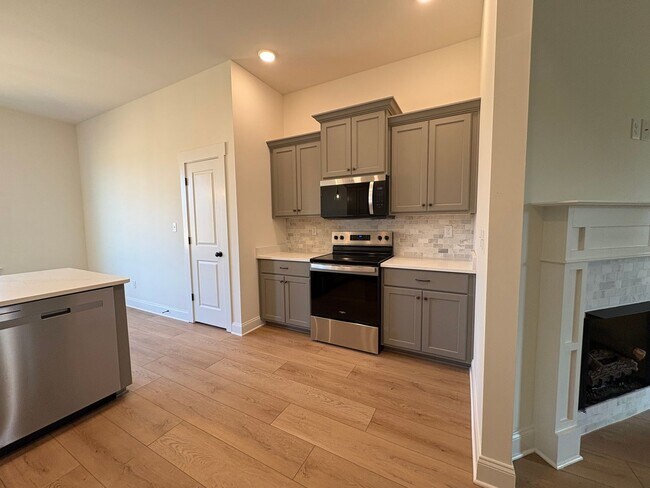 Building Photo - 486 Sunflower St
