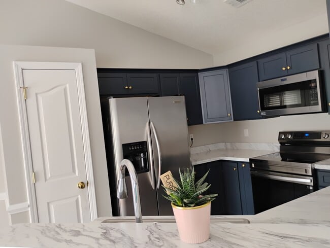 Kitchen - 734 Waterbrook Ln