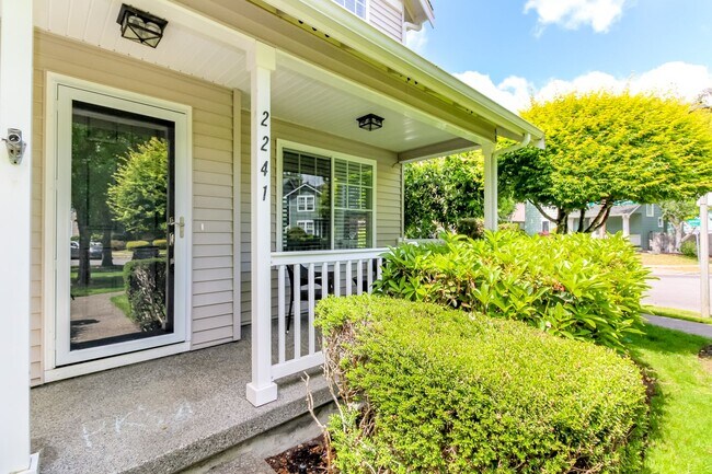 Building Photo - Two Bedroom DuPont Home with AC