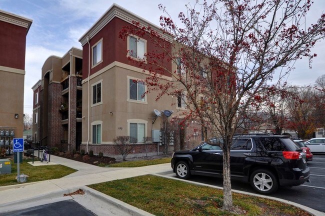 Foto del edificio - 190 E Belmont Ave