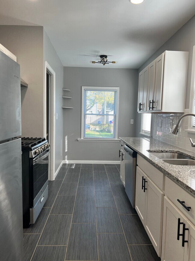 Foto del edificio - 1430 S Champion Ave