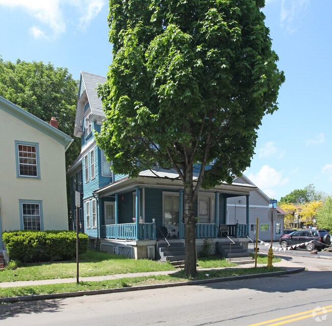 Building Photo - 375 Alexander St