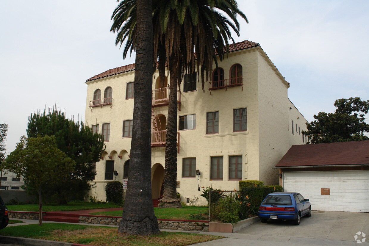 Building Photo - 323 E Lomita Ave