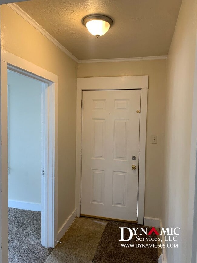 Building Photo - 4+ Bedroom, 2 Bath House By Augustana and USF