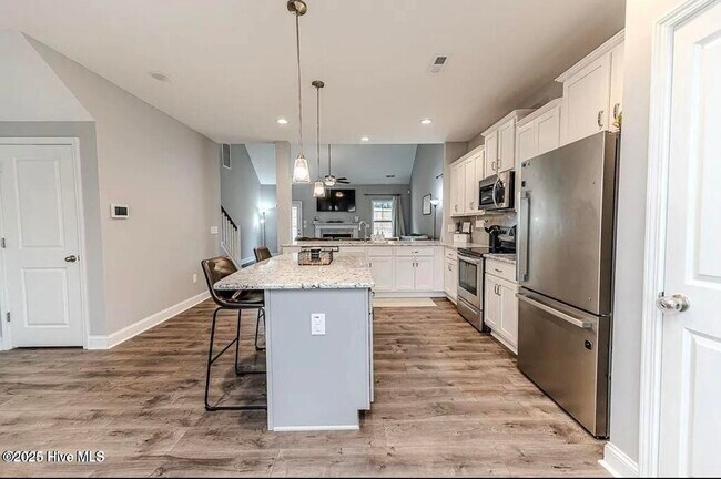 Foto del edificio - 223 Burnside Dr