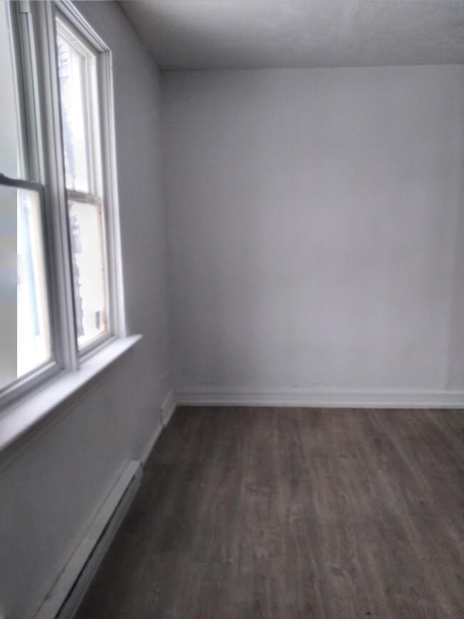 Building Photo - 559 Alfred Ave