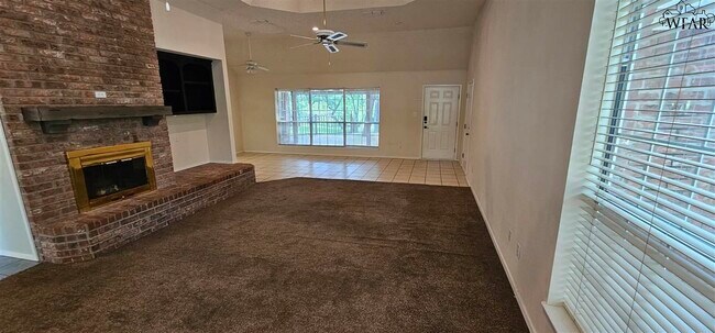 Foto del edificio - 244 Ridge Rd