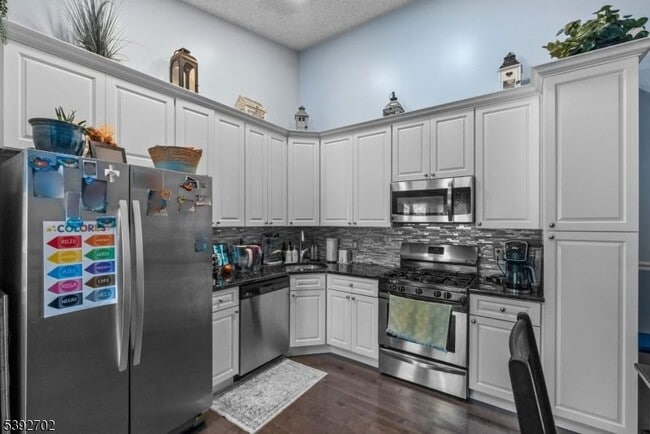 Building Photo - 9 Ruby Ct